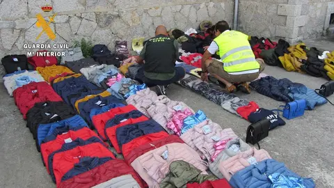 Mercanc&iacute;a intervenida en el mercadillo