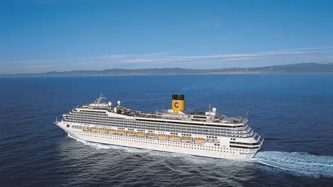 El crucero 'Costa Fortuna' en plena traves&iacute;a