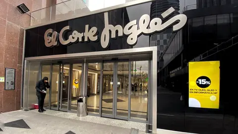 Entrada a los almacenes de El Corte Ingl&eacute;s de Nuevos Ministerios, en Madrid (Espa&ntilde;a) a 30 de enero de 2020.