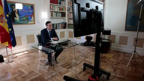El presidente del Gobierno, Pedro S&aacute;nchez, preside por videoconferencia la reuni&oacute;n interministerial para el seguimiento de medidas por el coronavirus, en la Moncloa, en Madrid (Espa&ntilde;a), a 13 de marzo de 2020.