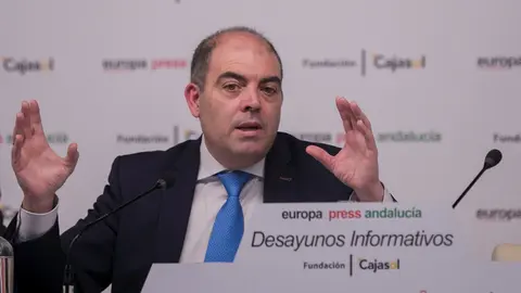 Intervenci&oacute;n del presidente de la Asociaci&oacute;n de Trabajadores Aut&oacute;nomos (ATA), Lorenzo Amor, durante su participaci&oacute;n junto a la Consejera de Empleo, Formaci&oacute;n, y Trabajo Aut&oacute;nomo, Roc&iacute;o Blanco, en los desayunos informativos de Europa Press Andaluc&iacute;a en co