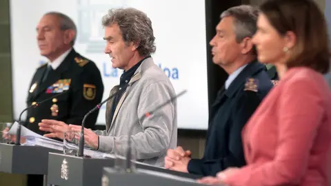 El DAO de la Polic&iacute;a, Jos&eacute; &Aacute;ngel Gonz&aacute;lez; el director del Centro de Coordinaci&oacute;n de Alertas y Emergencias Sanitarias, Fernando Sim&oacute;n; el general del Ej&eacute;rcito del Aire Miguel &Aacute;ngel Villarroya; 