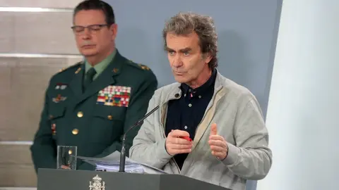 (I-D) El DAO de la Guardia Civil, Laurentino Ce&ntilde;a; y el director del Centro de Coordinaci&oacute;n de Alertas y Emergencias Sanitarias, Fernando Sim&oacute;n, 