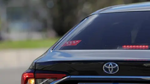 Un coche VTC circula por una calle, en Madrid (Espa&ntilde;a) a 5 de marzo de 2020.