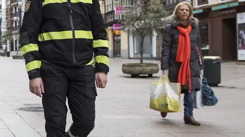 DAVID S. BUSTAMANTE 17/03/2020 SANTANDER/ CANTABRIA La Unidad Militar de Emergencias UME realiza apoyo de seguridad en Santander tras decretarse el Estado de Alerta en Espa&ntilde;a por el Coronavirus COVID-19 