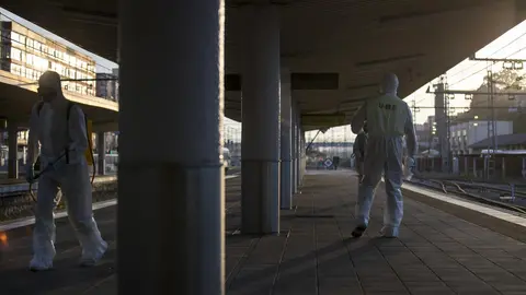 DAVID S. BUSTAMANTE 17/03/2020 SANTANDER/ CANTABRIA La Unidad Militar de Emergencia desinfecta la estacion de FEVE en Santander tras decretarse el Estado de Alerta por el Coronavirus COVID-19