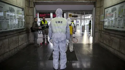 DAVID S. BUSTAMANTE 17/03/2020 SANTANDER/ CANTABRIA La Unidad Militar de Emergencia desinfecta la estacion de FEVE en Santander tras decretarse el Estado de Alerta por el Coronavirus COVID-19