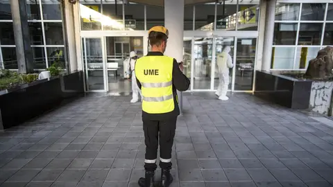 DAVID S. BUSTAMANTE 17/03/2020 SANTANDER/ CANTABRIA La Unidad Militar de Emergencia desinfecta la estacion de FEVE en Santander tras decretarse el Estado de Alerta por el Coronavirus COVID-19