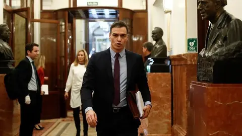 El presidente del Gobierno, Pedro S&aacute;nchez, a su llegada este mi&eacute;rcoles al Congreso de los Diputados para explicar la declaraci&oacute;n del estado de alarma.
