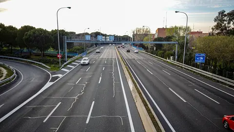 Carretera de la M-30 de Madrid a la altura del Puente de los Franceses sin apenas circulaci&oacute;n (Imagen del 13 de marzo de 2020)