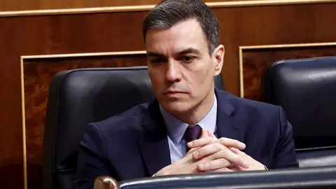El presidente del Gobierno, Pedro S&aacute;nchez, durante el pleno extraordinario para explicar la declaraci&oacute;n del estado de alarma y las medidas para paliar las consecuencias de la pandemia provocada por el coronavirus, en Madrid (Espa&ntilde;a), a 18 de marzo de 2020