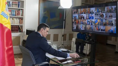 El presidente del Gobierno, Pedro S&aacute;nchez, durante la videoconferencia para tratar la crisis del coronavirus con los presidentes auton&oacute;micos, en Madrid (Espa&ntilde;a), a 15 de marzo de 2020.