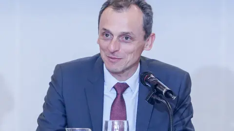 El ministro de Ciencia e Innovaci&oacute;n, Pedro Duque, durante su intervenci&oacute;n en la inauguraci&oacute;n del seminario sobre Tecnolog&iacute;as Disruptivas, en la Residencia de Estudiantes de Madrid (Espa&ntilde;a), a 17 de febrero de 2020.