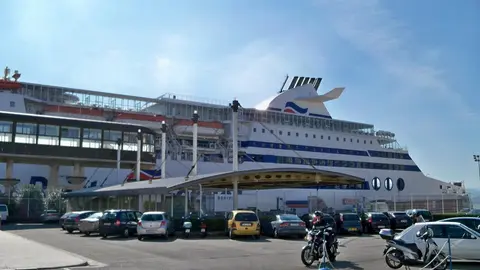 Ferry En El Puerto De Santander