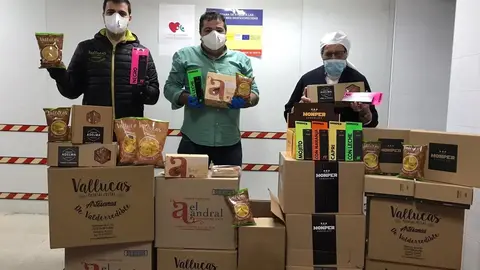 Patatas Vallucas, Sobaos El Andral y Chocolates Monper se unen para donar productos a la Cocina Econ&oacute;mica de Santander