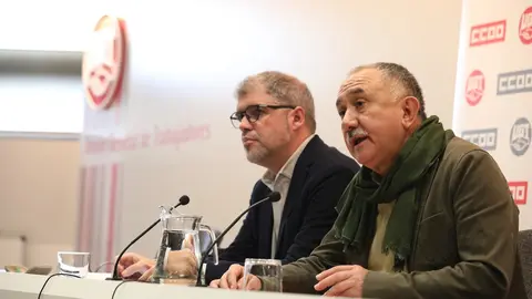 El secretario general de CC.OO, Unai Sordo (i) y el de UGT, Pepe &Aacute;lvarez (d)