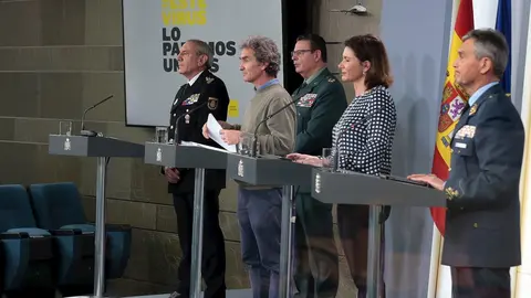 (I-D) El director adjunto operativo (DAO) de la Polic&iacute;a, Jos&eacute; &Aacute;ngel Gonz&aacute;lez, el teniente general, Laurentino Ce&ntilde;a, el director del Centro de Coordinaci&oacute;n de Alertas y Emergencias Sanitarias del Ministerio de Sanidad, Fernando Sim&oacute;n, y la secretaria gener