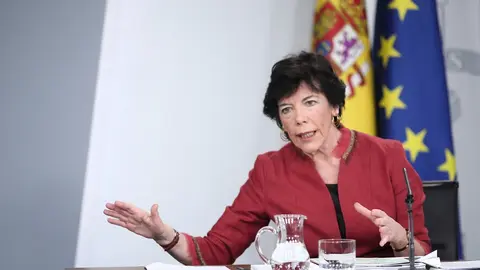 La ministra de Educaci&oacute;n y Formaci&oacute;n Profesional, Isabel Cela&aacute;, en una rueda de prensa en Moncloa a primeros de marzo. 