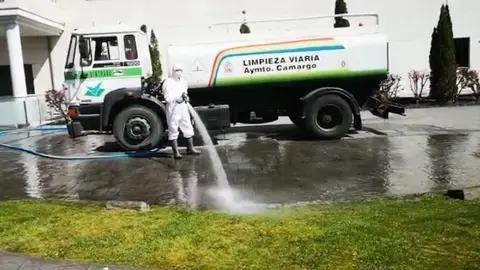 Trabajos de desinfecci&oacute;n en Camargo