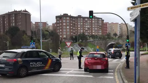 FOTO CONTROL POLICÍA NACIONAL EN SANTANDER