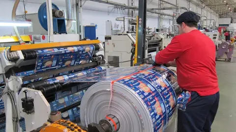 Fabricaci&oacute;n de materias pl&aacute;sticas y sus manufacturas.