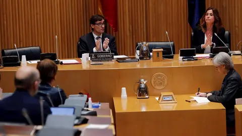 El ministro de Sanidad, Salvador Illa (i), durante su comparecencia en la Comisi&oacute;n de Sanidad del Congreso de los Diputados, 