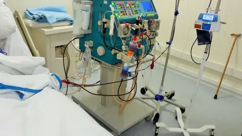 Imagen de un equipo de di&aacute;lisis en el Hospital Infanta Leonor.