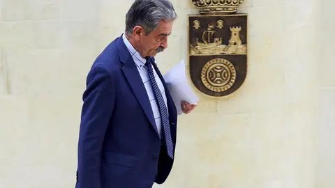 El presidente de Cantabria y secretario general del PRC, Miguel Angel Revilla, en el Parlamento 
