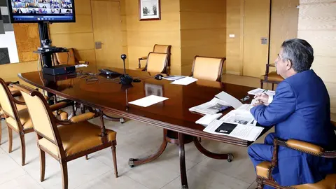 Revilla en la coferencia telem&aacute;tica de Pedro S&aacute;nchez con los presidentes auton&oacute;micos