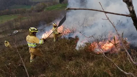 Extinci&oacute;n incendios forestales en Cantabria