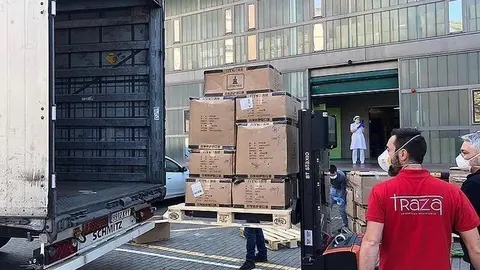 Llegada de mascarillas a Valdecilla