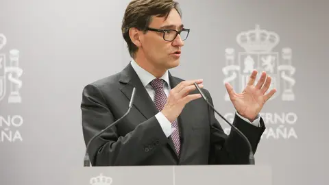 El ministro de Sanidad, Salvador Illa, durante una rueda de prensa para informar sobre las medidas para evitar nuevos contagios de coronavirus tras una reuni&oacute;n entre el Ministerio de Sanidad