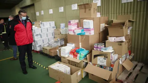 El consejero de Justicia de la Comunidad de Madrid, Enrique L&oacute;pez, visita protegido con una mascarilla el centro log&iacute;stico de la Comunidad de Madrid en el que se recogen las donaciones de material sanitario para lucha contra el coronavirus. 