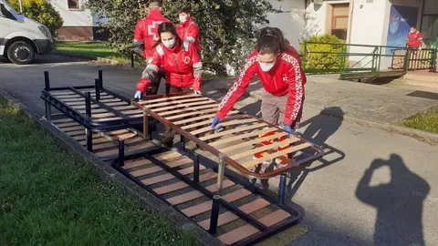 Voluntarios de Cruz Roja habilitan nuevos espacios