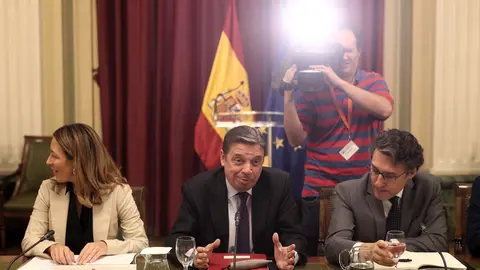 (I-D) La secretaria de Estado de Comercio, Xiana M&eacute;ndez, el ministro de Agricultura, Pesca y Alimentaci&oacute;n en funciones, Luis Planas y el secretario general de Agricultura y Alimentaci&oacute;n, Fernando Miranda