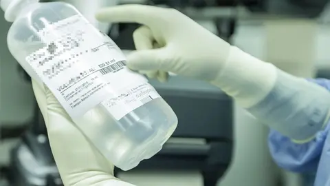     En el &aacute;mbito de la farmacia hospitalaria, el 40 por ciento de los errores se producen en la prescripci&oacute;n, el 25 por ciento en el proceso de administraci&oacute;n, el 22 por ciento en la incorrecta manipulaci&oacute;n del medicamento