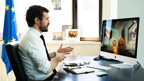 El presidente del PP, Pablo Casado, en una reuni&oacute;n por videoconferencia