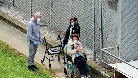 Pacientes en el Hospital Marqu&eacute;s de Valdecilla. Archivo