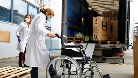 Donaci&oacute;n sillas ortop&eacute;dicas al Hospital de Laredo