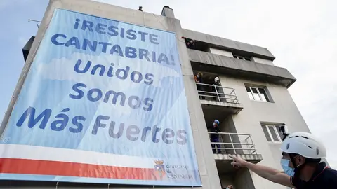 Pancarta Resiste Cantabria