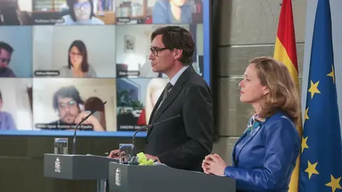 La vicepresidenta tercera del Gobierno y ministra de Asuntos Econ&oacute;micos, Nadia Calvi&ntilde;o, y el ministro de Sanidad, Salvador Illa