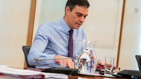 El presidente del Gobierno, Pedro S&aacute;nchez, se re&uacute;ne con los presidentes de las Comunidades y Ciudades Aut&oacute;nomas por videoconferencia, en Madrid (Espa&ntilde;a) a 12 de abril de 2020.