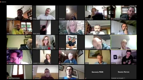 Reuni&oacute;n telem&aacute;tica del secretario general del PSOE de Cantabria y vicepresidente del Gobierno regional, Pablo Zuloaga, con alcaldes y concejales socialistas