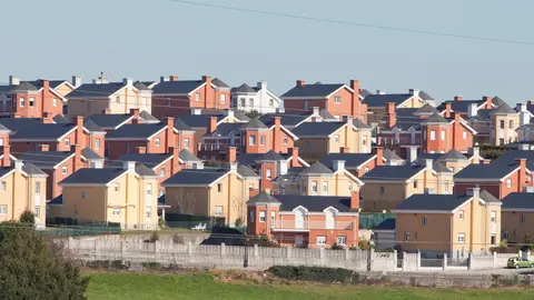 Casas, chalets, viviendas. Pueblo. Camargo. Cantabria. 