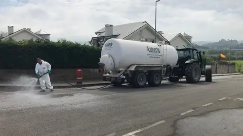 Labores de desinfeccion en Camargo