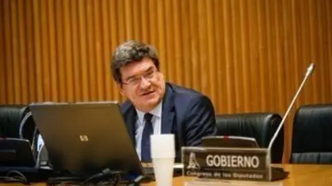 El ministro de Inclusi&oacute;n, Seguridad Social y Migraciones, Jos&eacute; Luis Escriv&aacute;, comparece en el Congreso en comisi&oacute;n