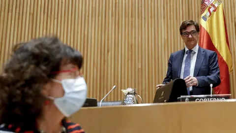 El ministro de Sanidad, Salvador Illa, a su llegada a la comparecencia ante la Comisi&oacute;n de Sanidad en el Congreso 