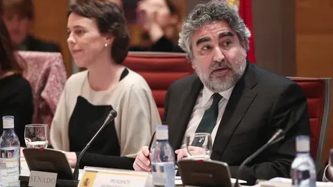 El ministro de Cultura y Deporte, Jos&eacute; Manuel Rodr&iacute;guez (d), durante la reuni&oacute;n de la Conferencia Sectorial de Cultura el pasado 2 de marzo 