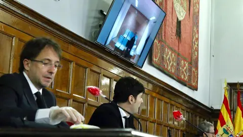 El abogado de la acusaci&oacute;n particular, No&eacute; Gab&aacute;s (1d), durante la vista oral por los recursos presentados en el caso denominado "asesinato en Delicias" tras la condena que la Audiencia de Zaragoza determin&oacute; el pasado mes de noviembre para David Pellicer C