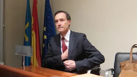  El consejero delgado de Liberbank, Manuel Men&eacute;ndez, 